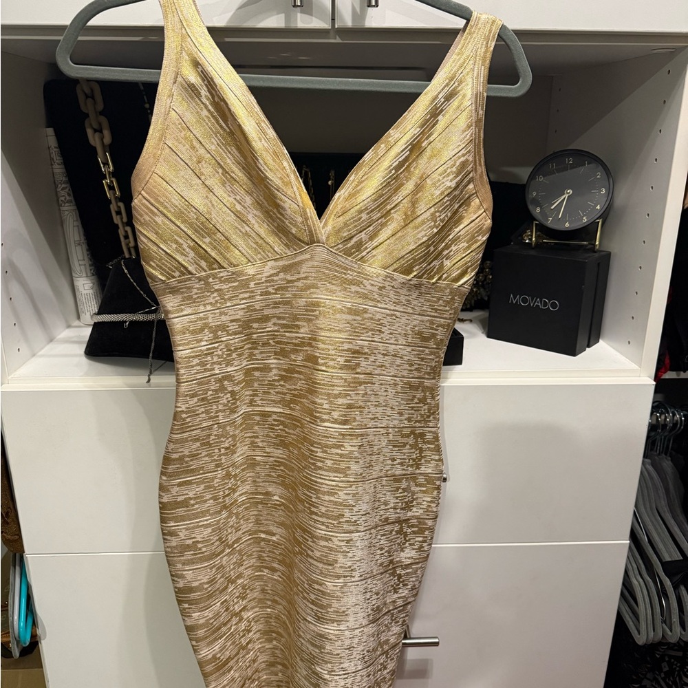Elegant Gold Sleeveless Dress